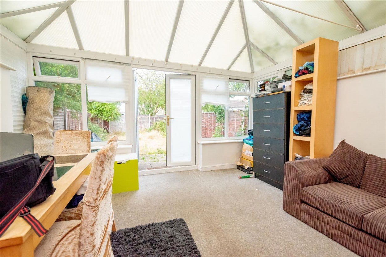 House Victoria Avenue in Surrey Heath