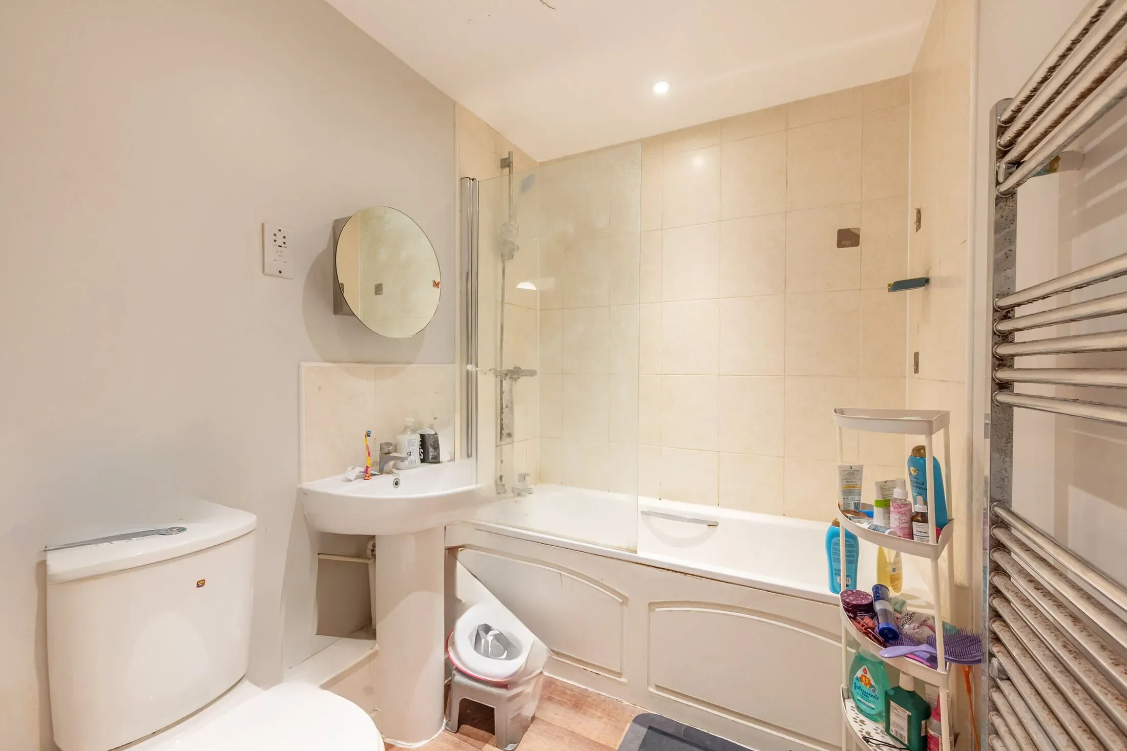 Flat Ley Farm Close in Watford