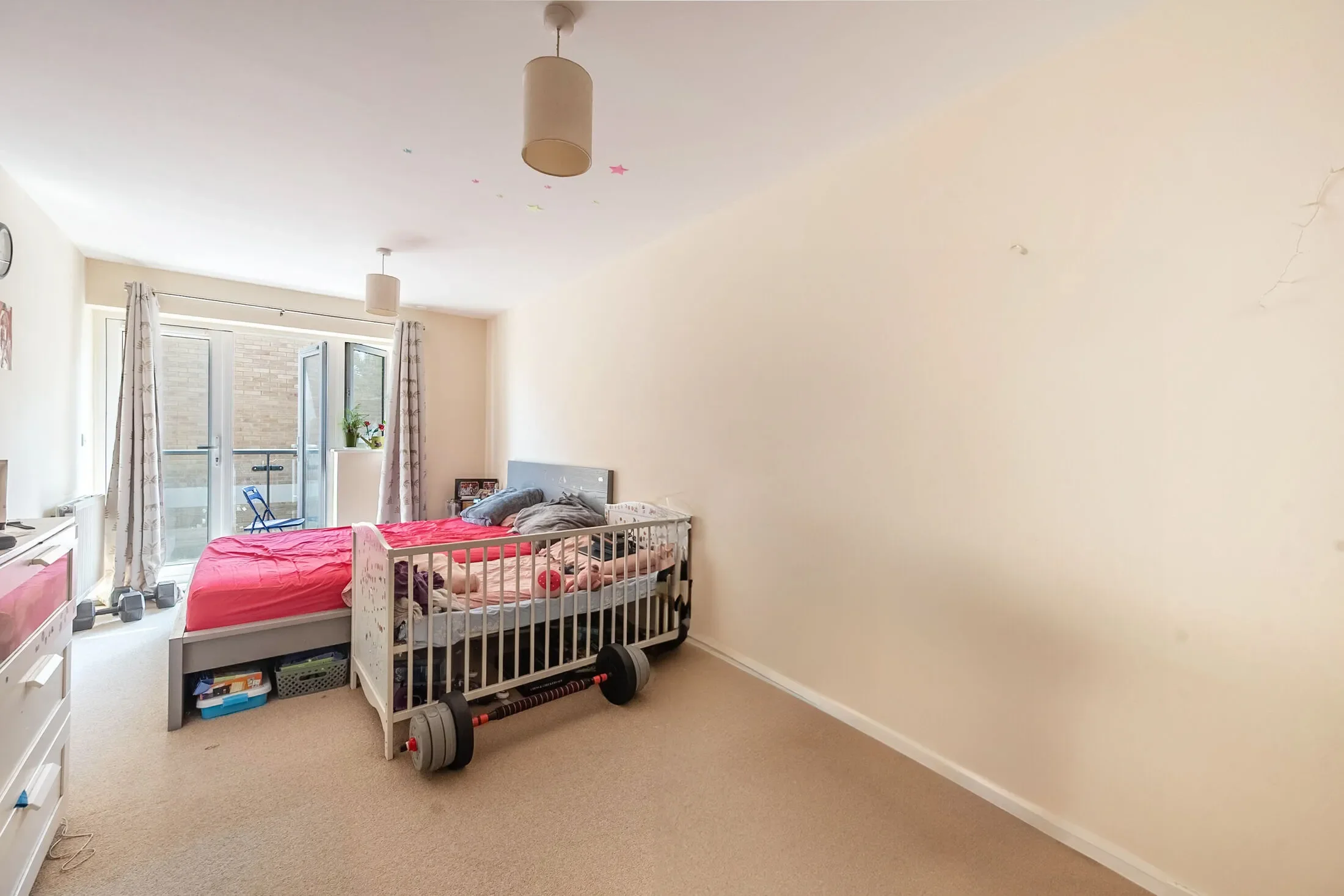 Flat Ley Farm Close in Watford