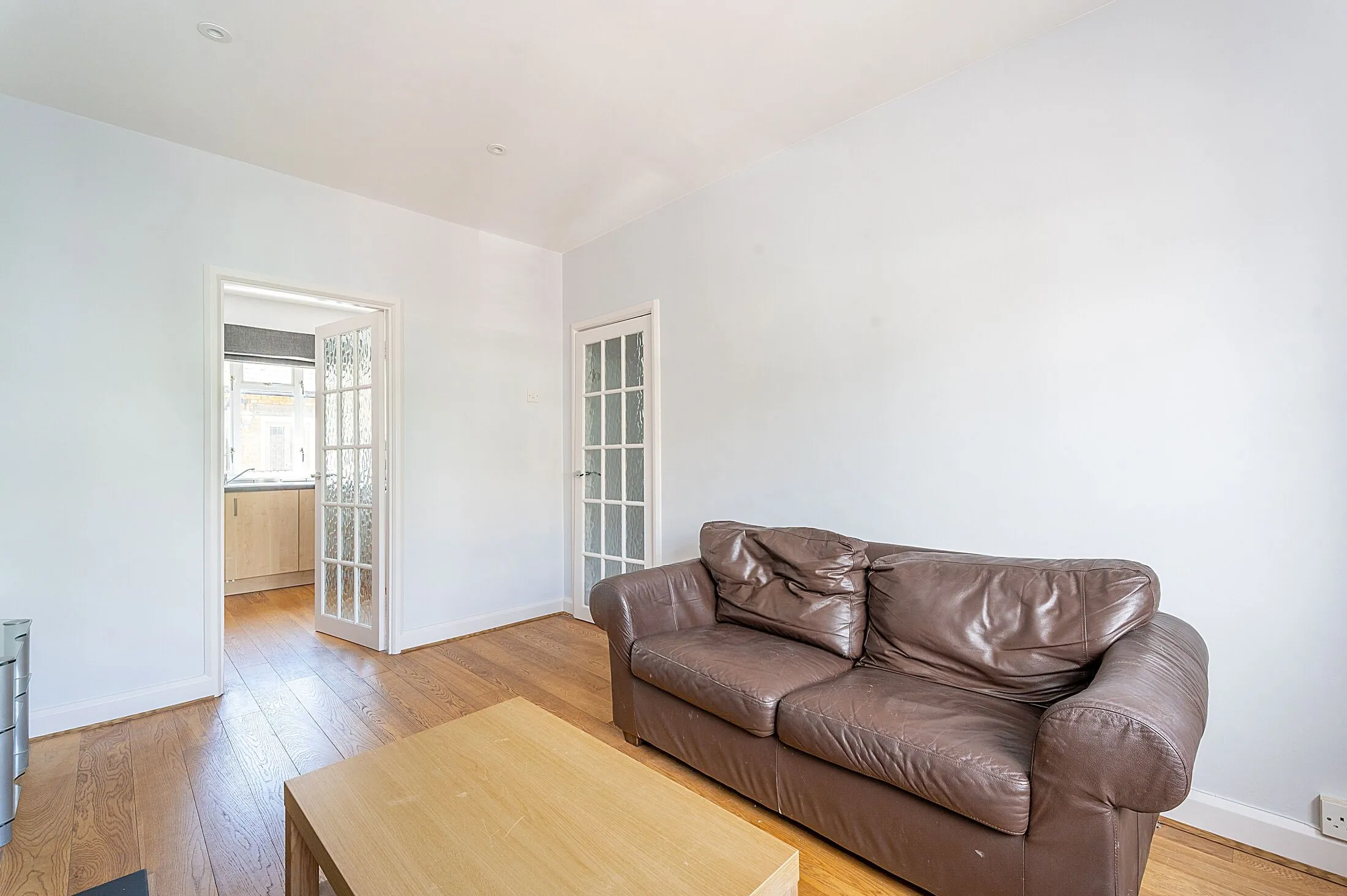 Flat Denmark Road in Greater London