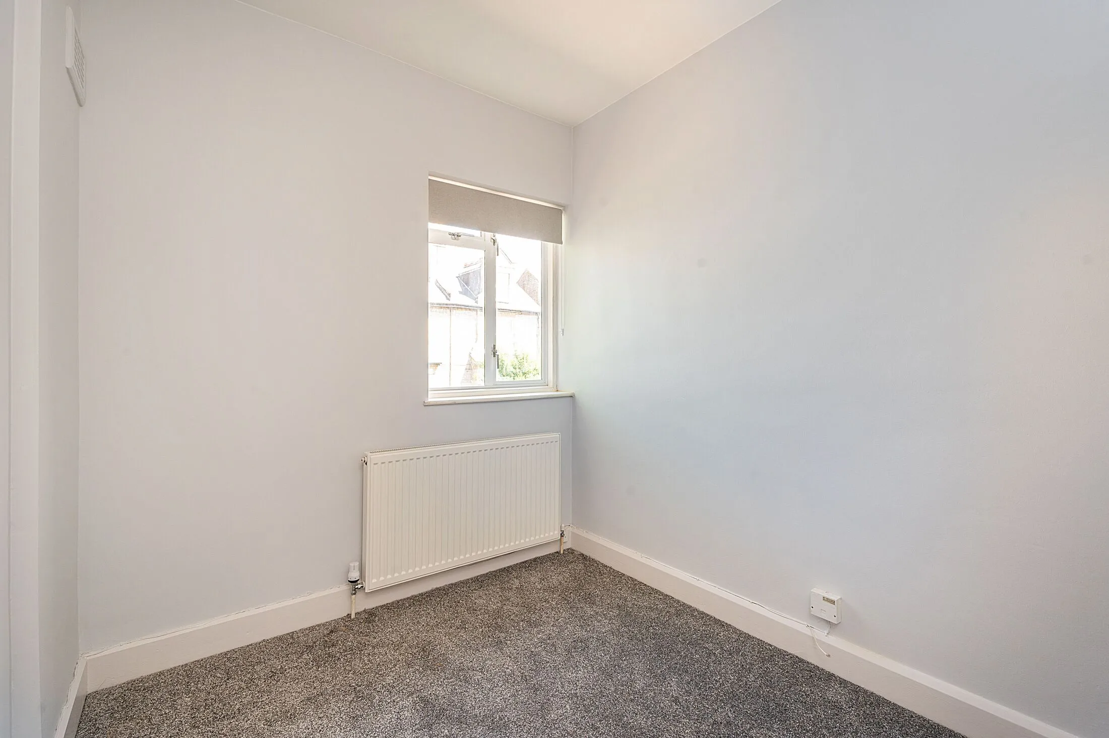 Flat Denmark Road in Greater London