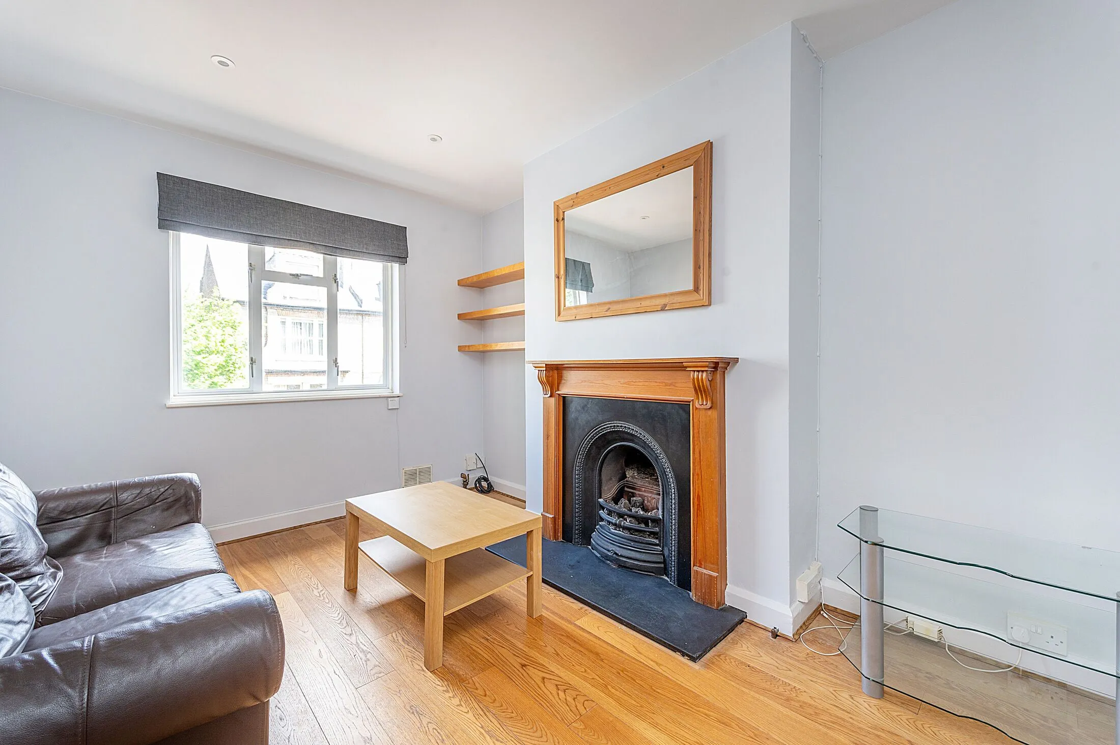 Flat Denmark Road in Greater London