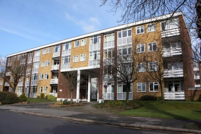 Flat Hill View Road in Woking