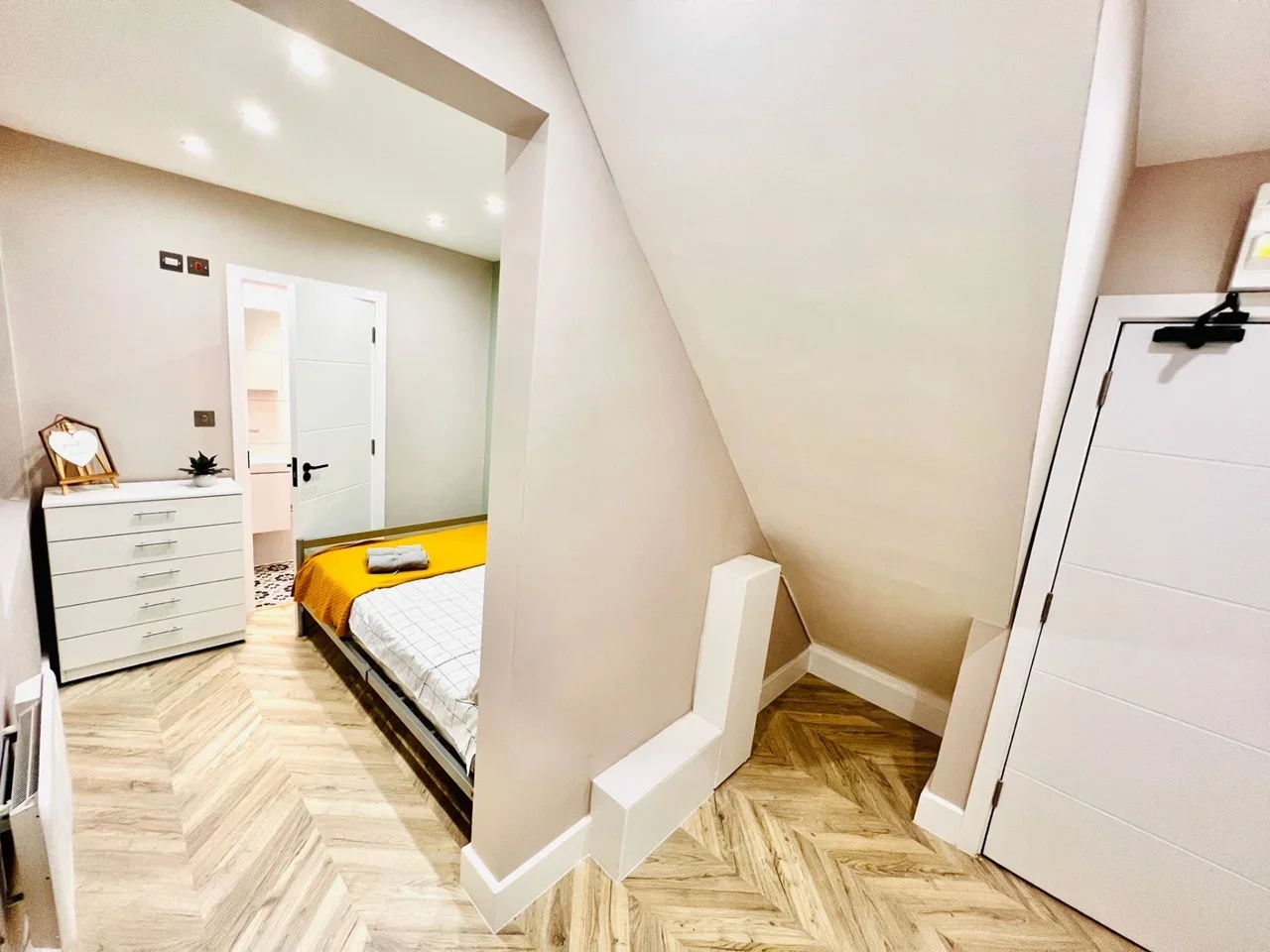 Room Broadway Gardens in Greater London