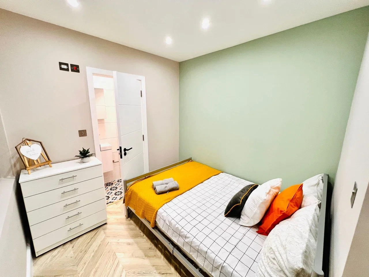 Room Broadway Gardens in Greater London