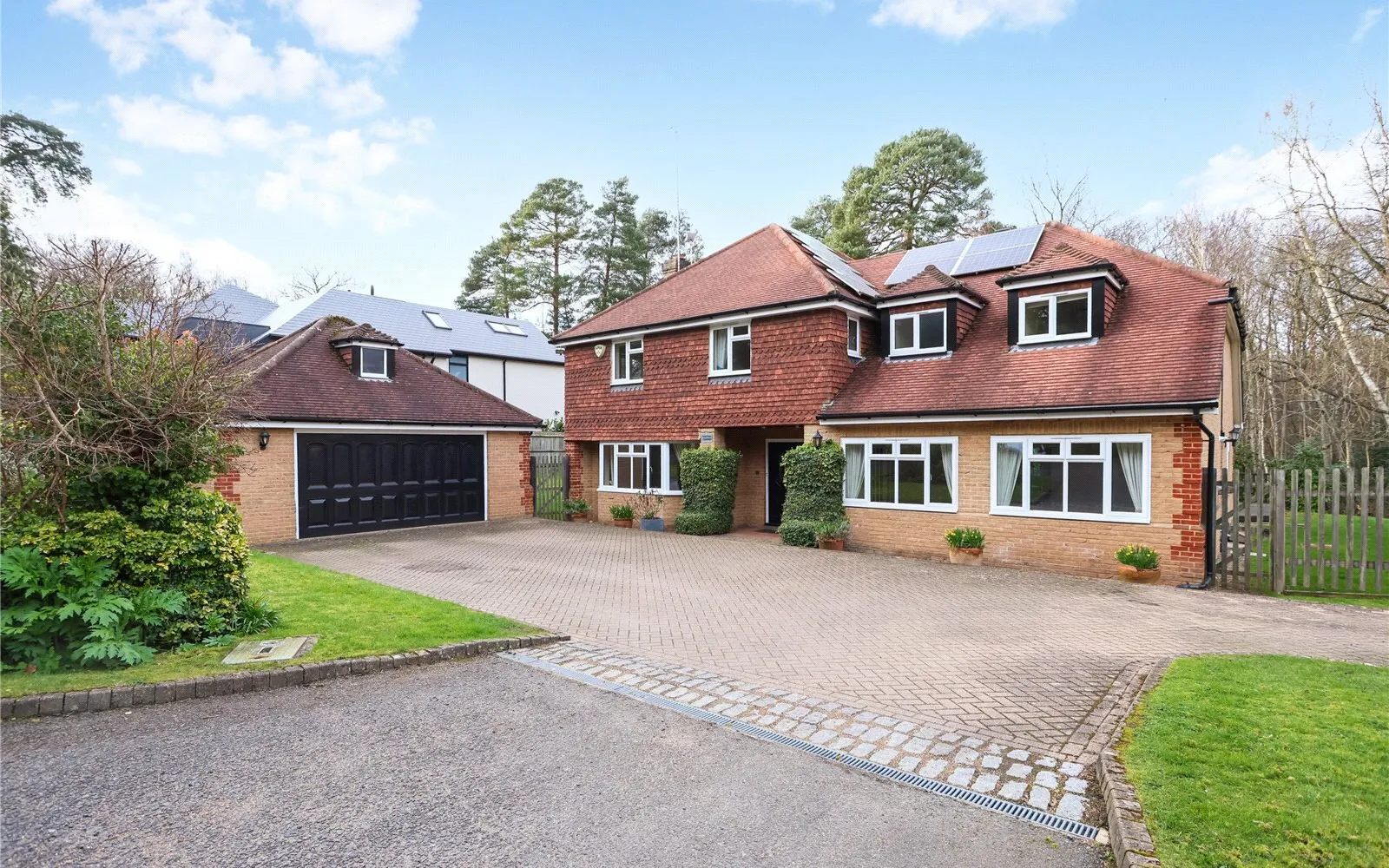 House Beech Close in Elmbridge