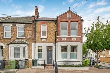 House Strathleven Road in Greater London