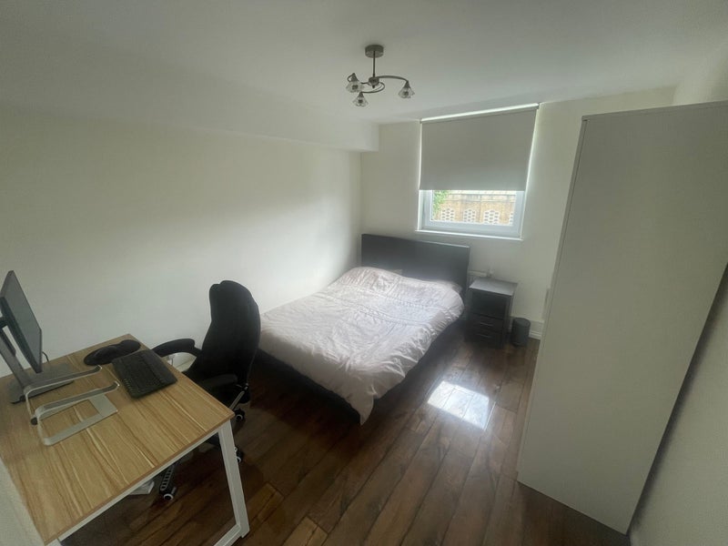 Room Eugenia Road in Greater London