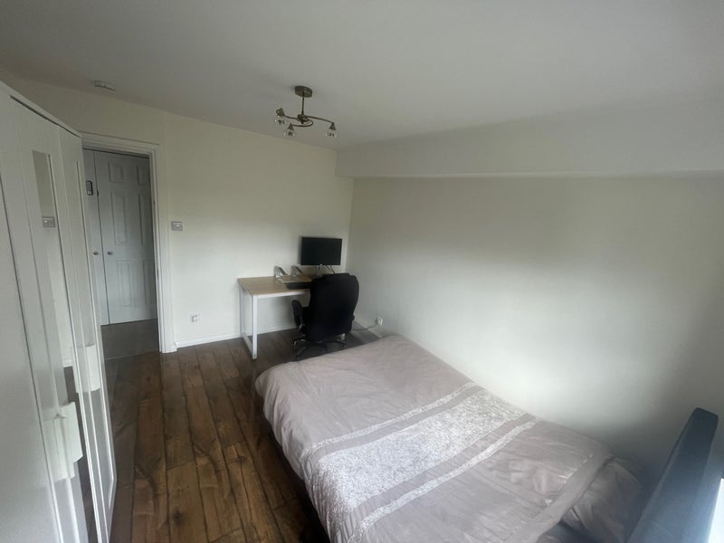 Room Eugenia Road in Greater London