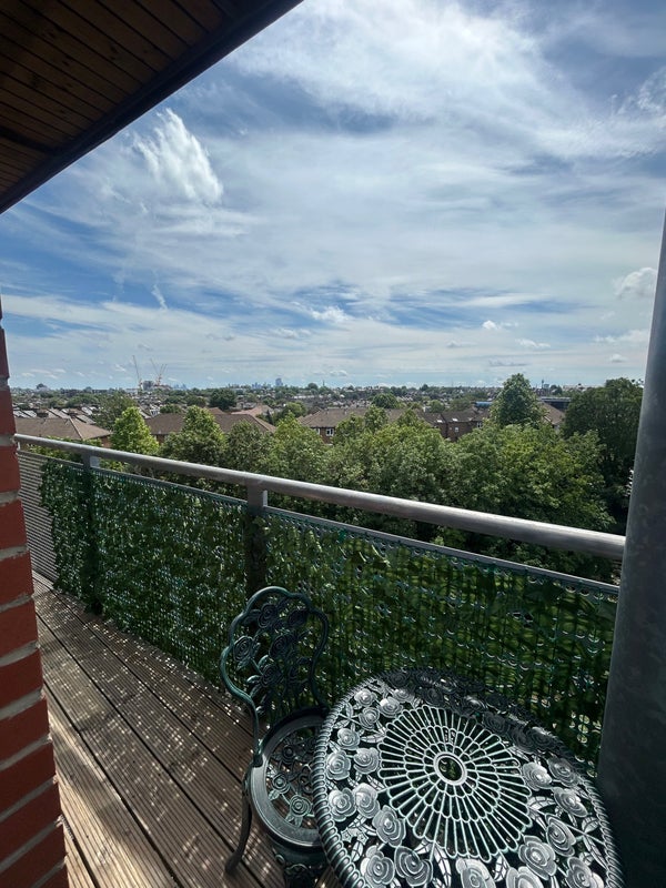 Room Station Road in Greater London