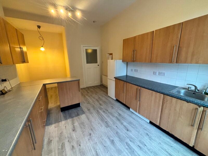 Flat Whitehill Street in Glasgow