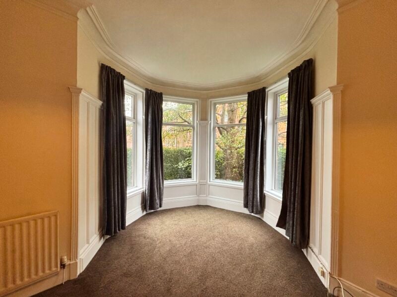Flat Whitehill Street in Glasgow