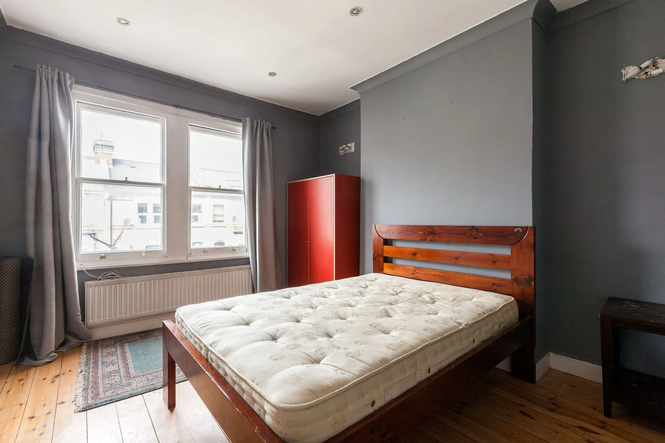 Flat Solon New Road in Greater London