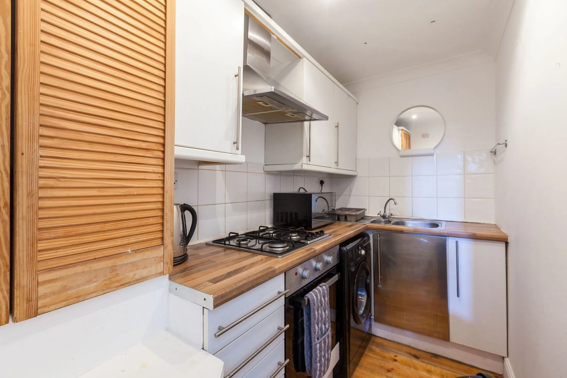 Flat Solon New Road in Greater London
