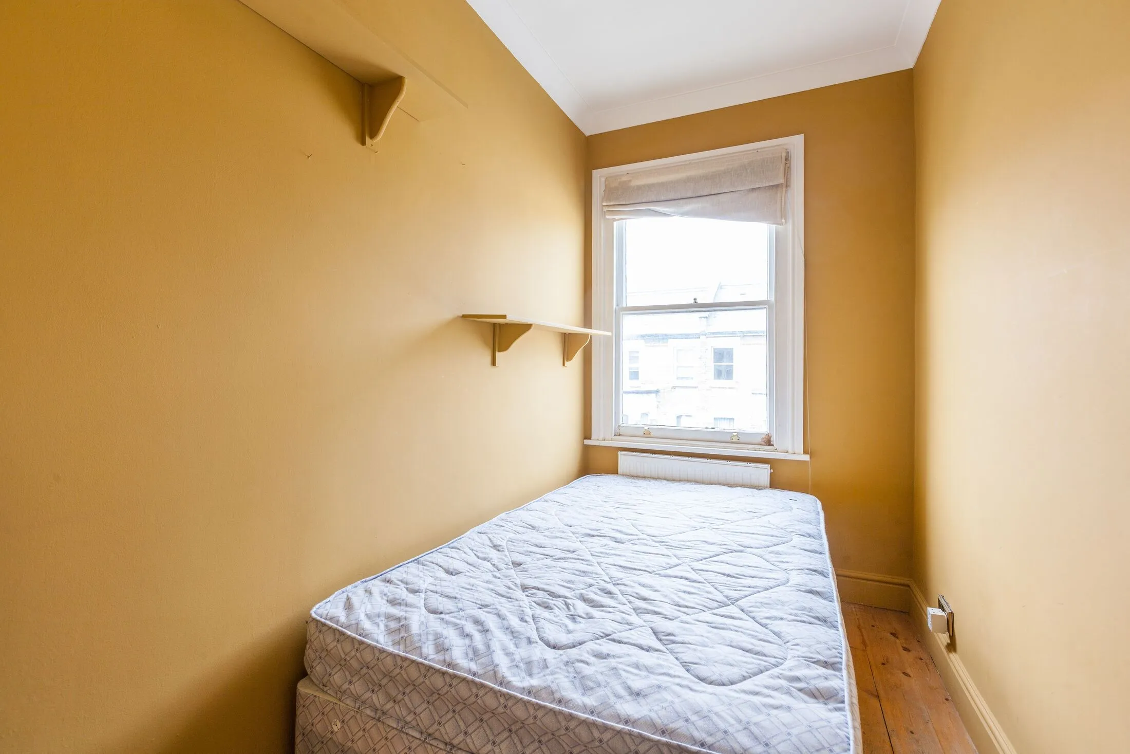 Flat Solon New Road in Greater London