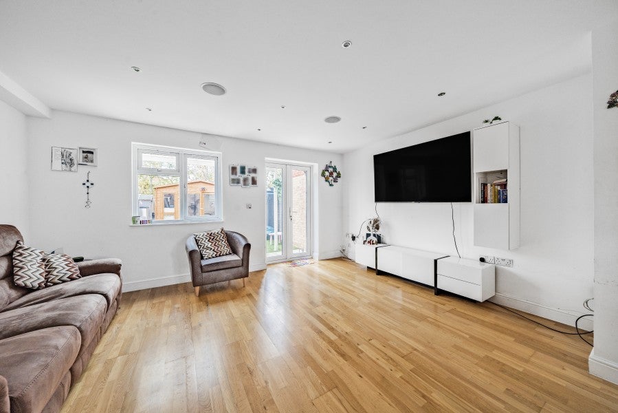 House Oak View in Borough of Runnymede