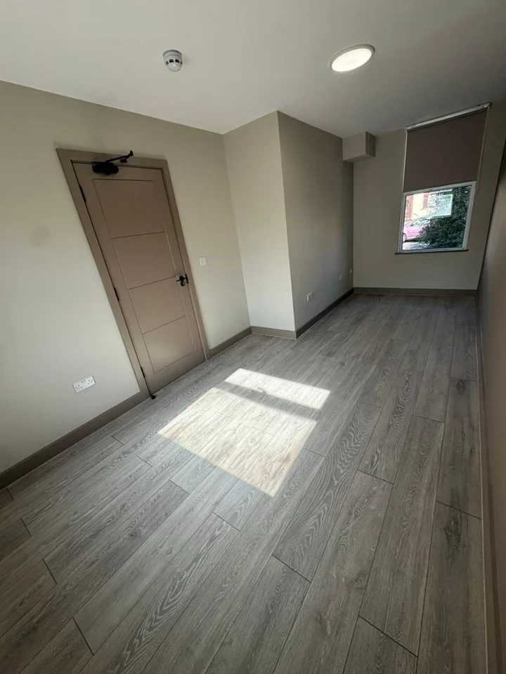 Flat Goldsdown Road in Greater London