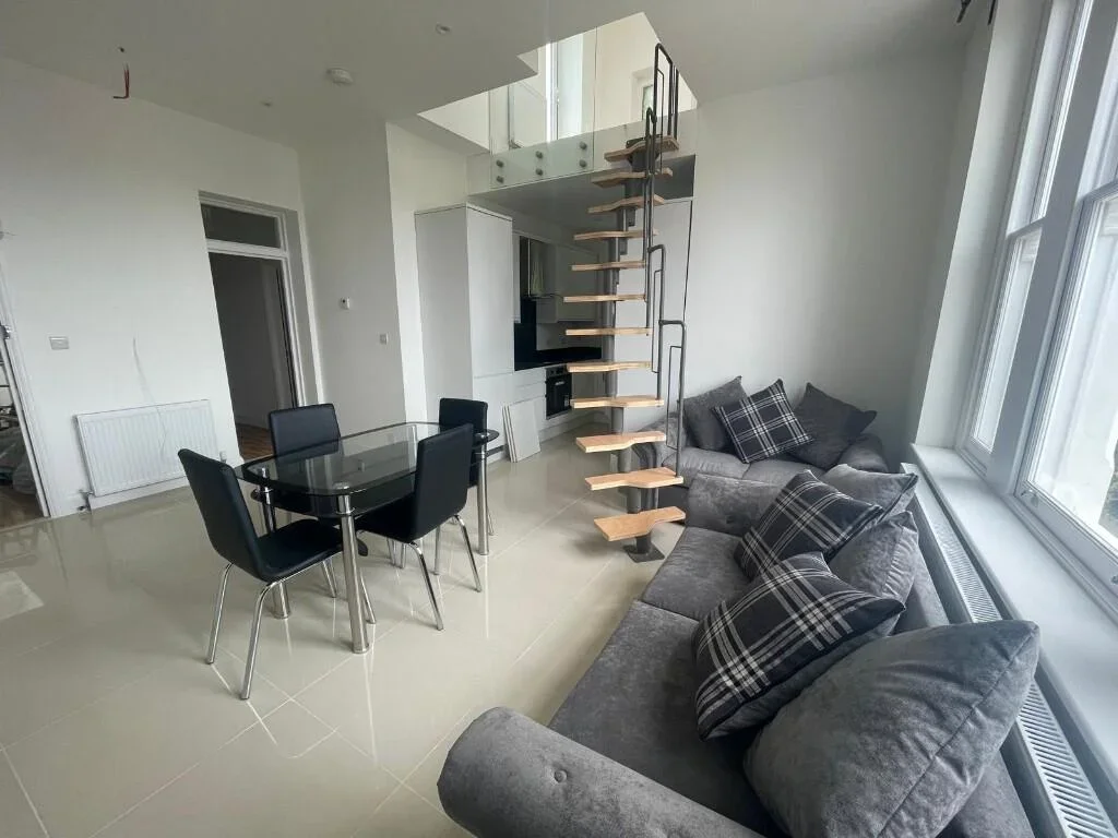 Flat Warham Road in London