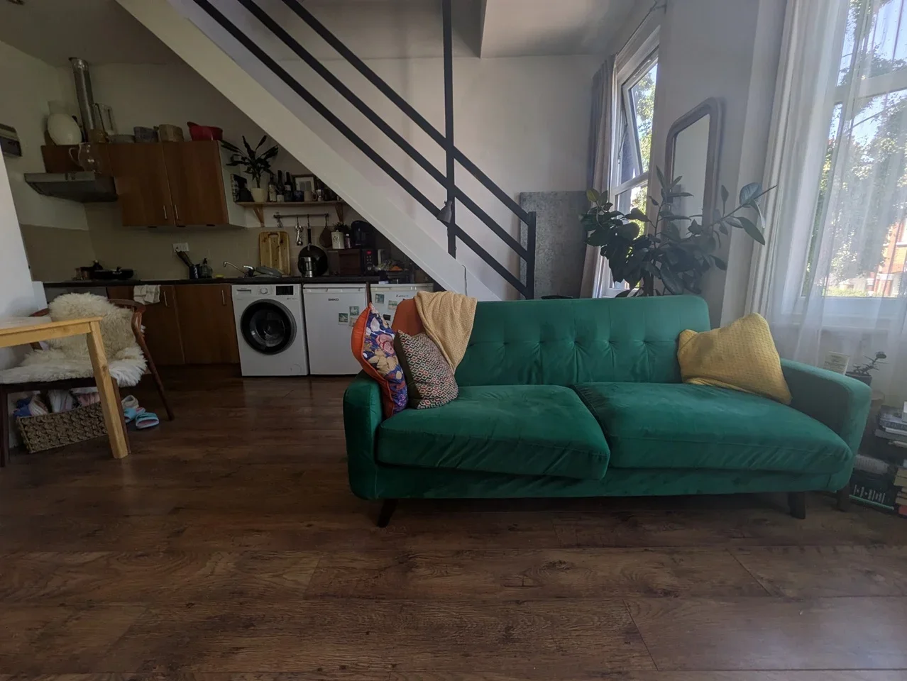 Flat Duckett Road in Greater London