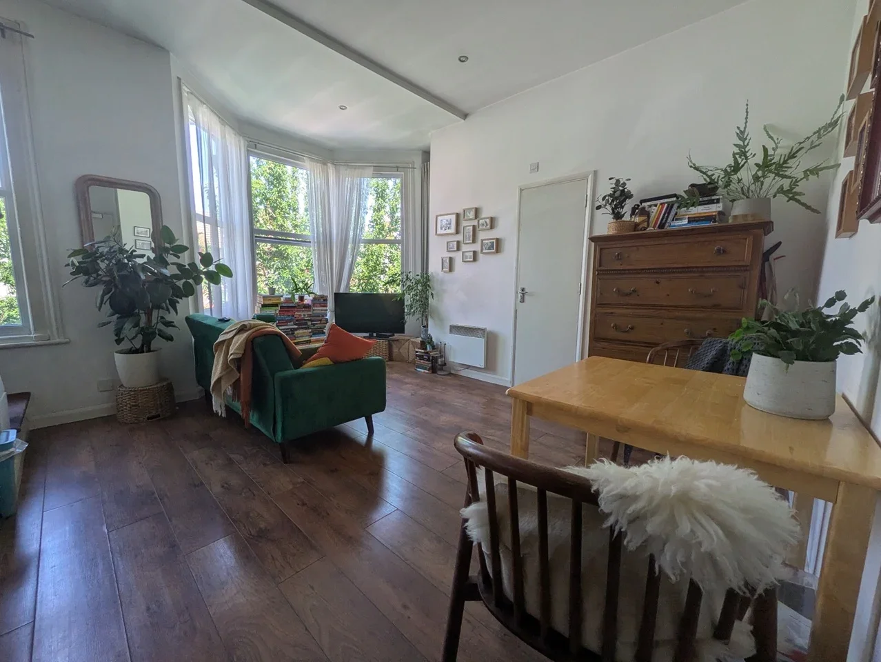 Flat Duckett Road in Greater London