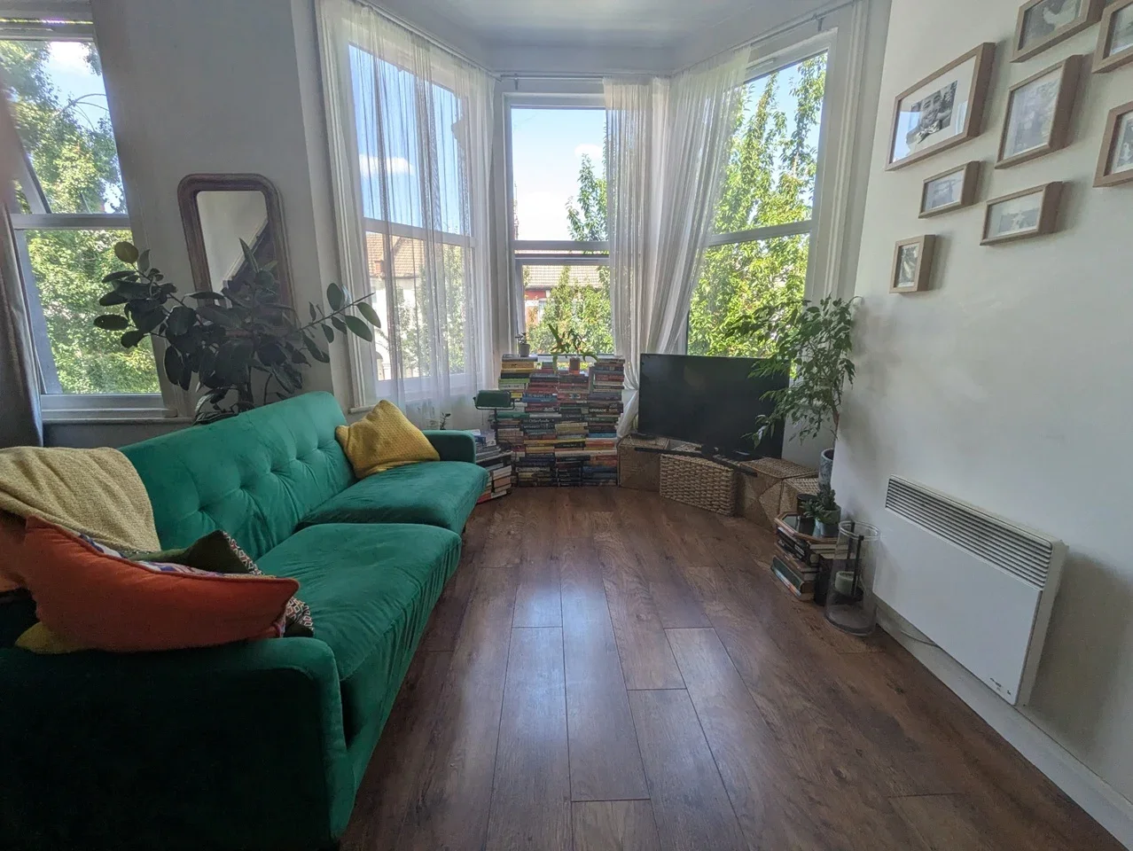 Flat Duckett Road in Greater London