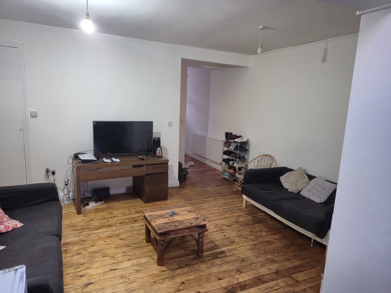 Room Luton Road in Greater London