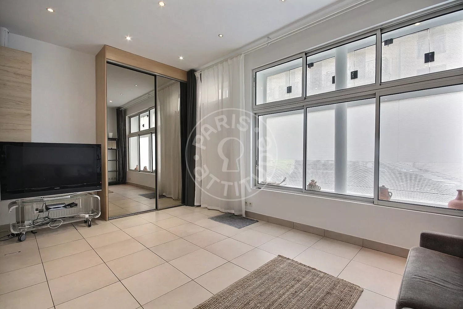 Flat Rue du Delta in Paris
