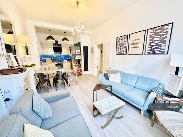 Flat Stonor Road in Greater London