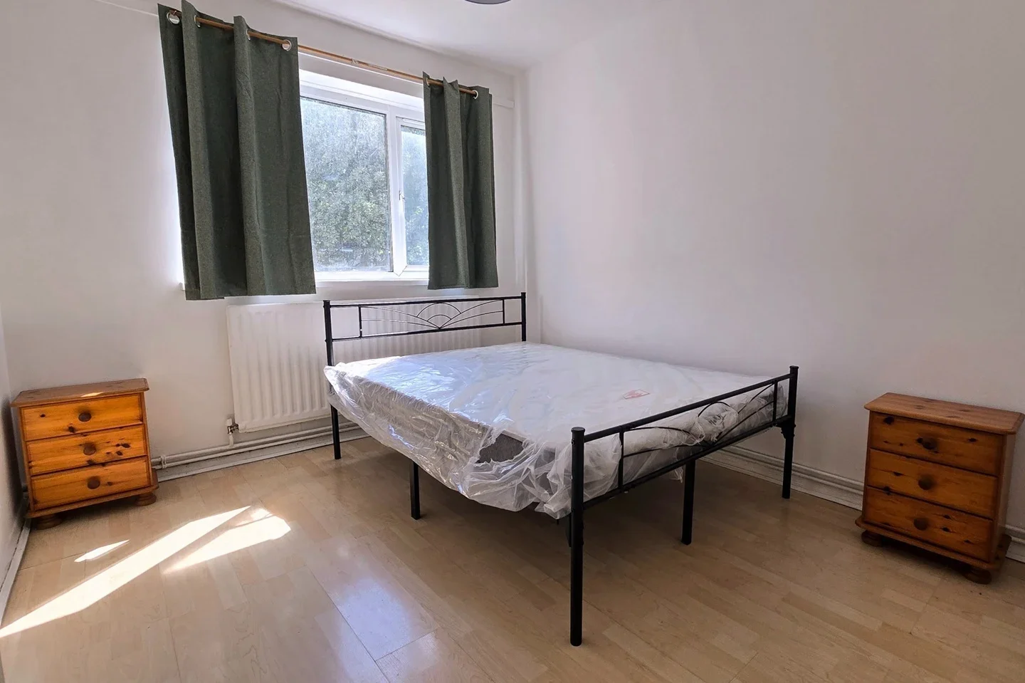 Room Tildesley Road in Greater London
