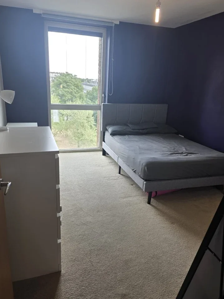 Flat Harston Walk in Greater London