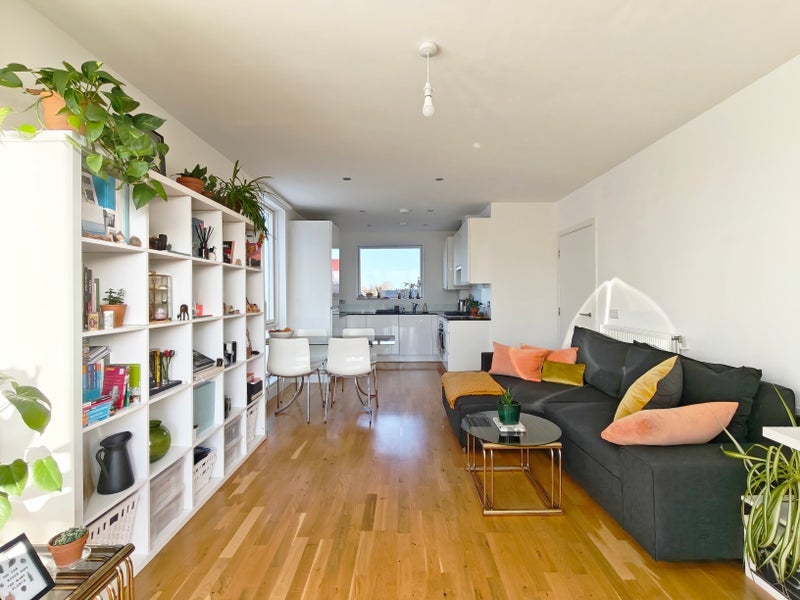 Flat Sutherland Road in Greater London