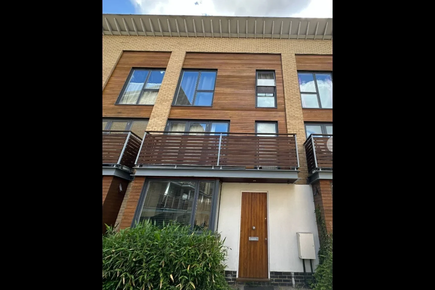 Room Acre Lane in Greater London