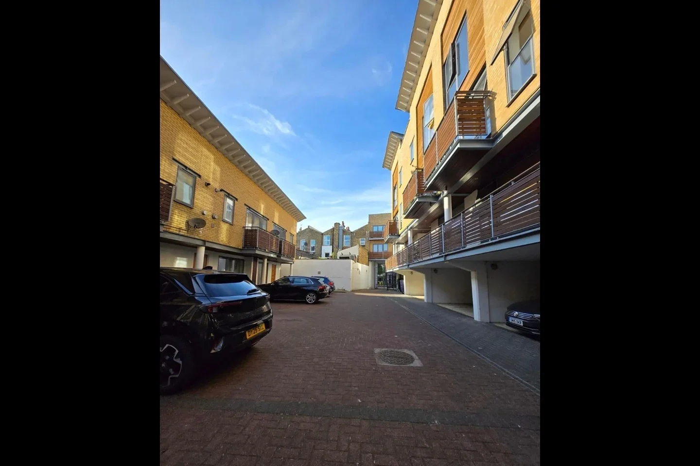Room Acre Lane in Greater London