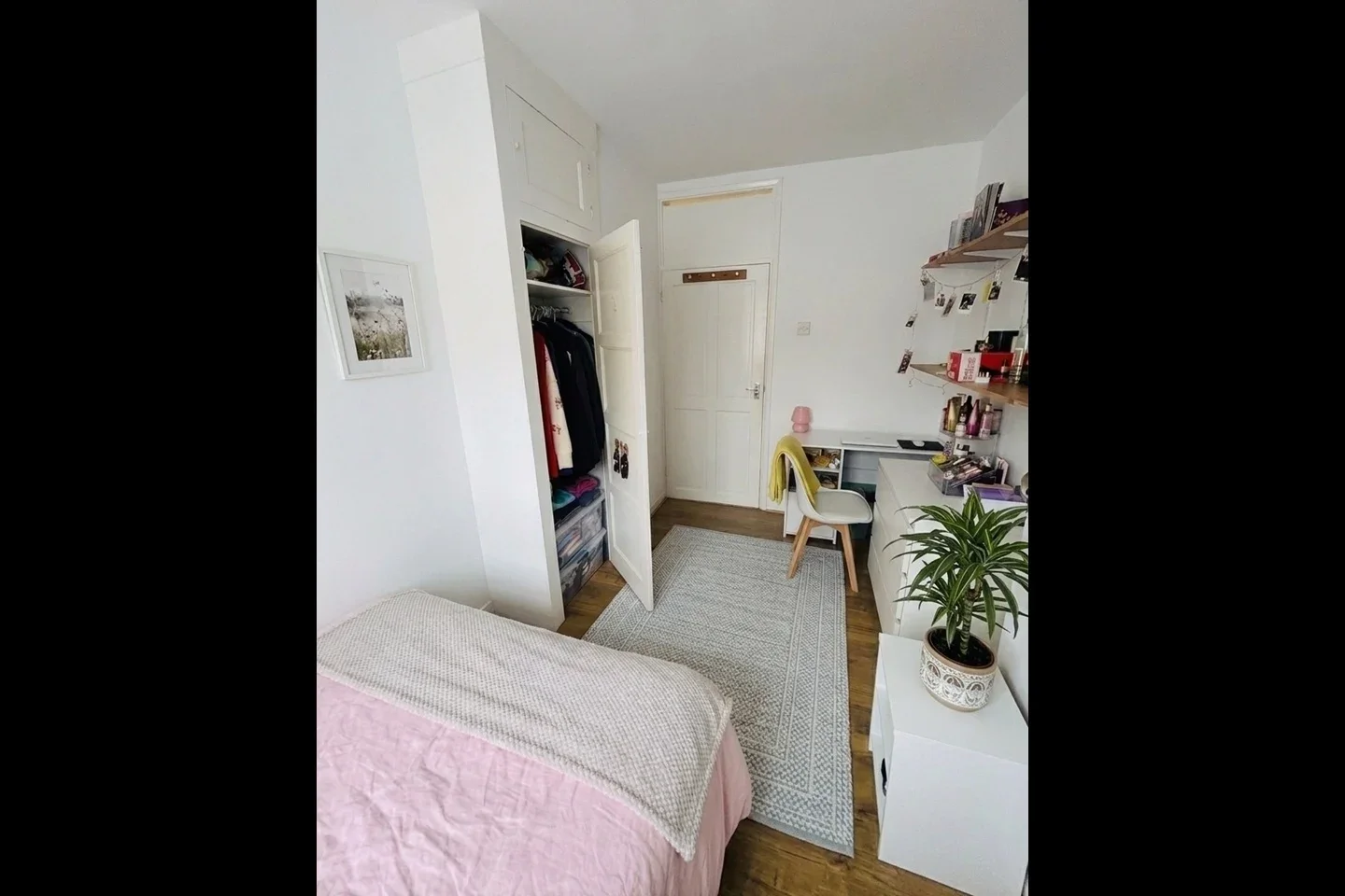 Room Cyrus Street in Greater London
