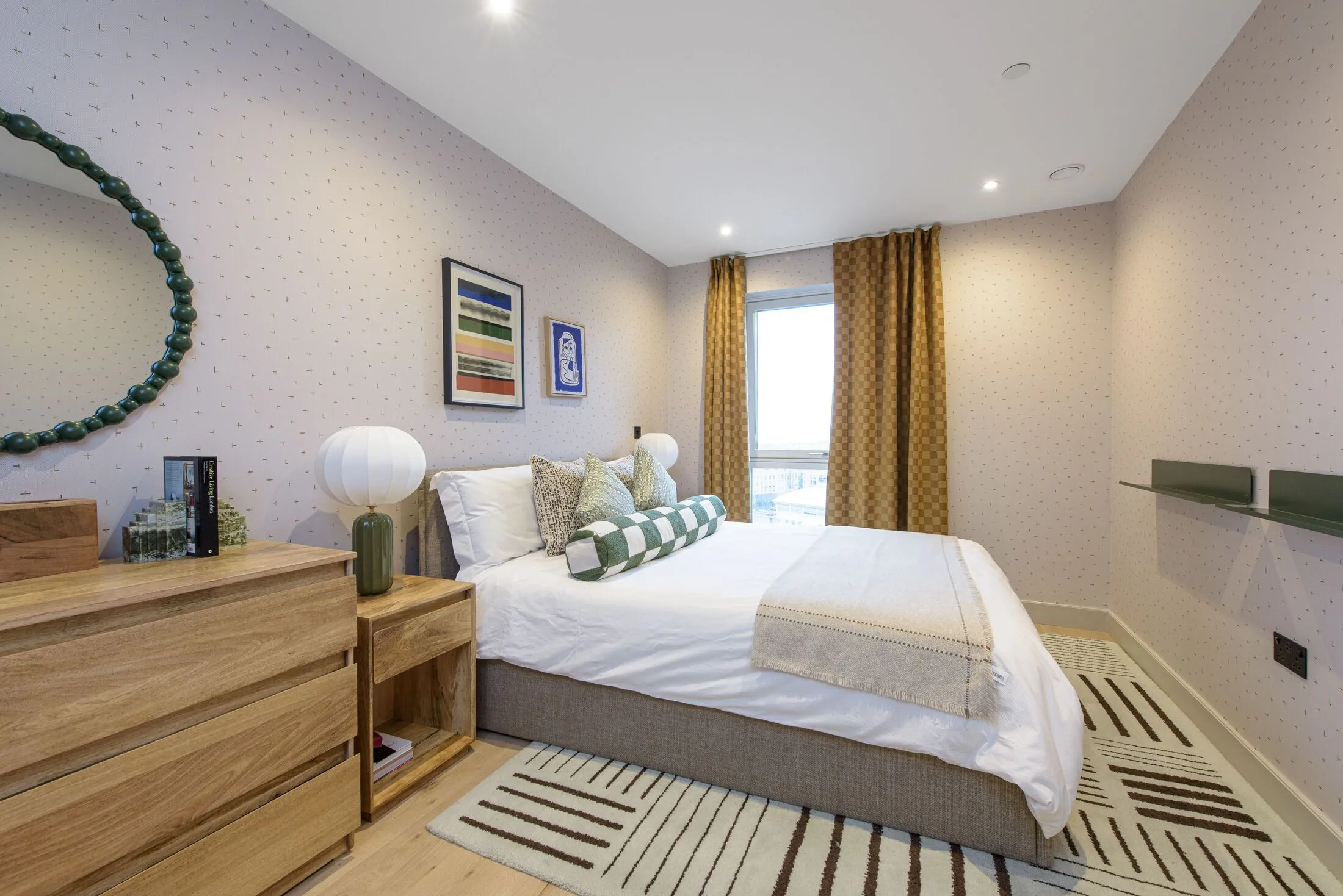 Flat Commander Avenue in Greater London