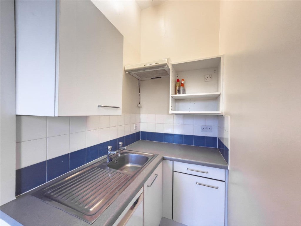 Flat Prestbury Road in Cheltenham
