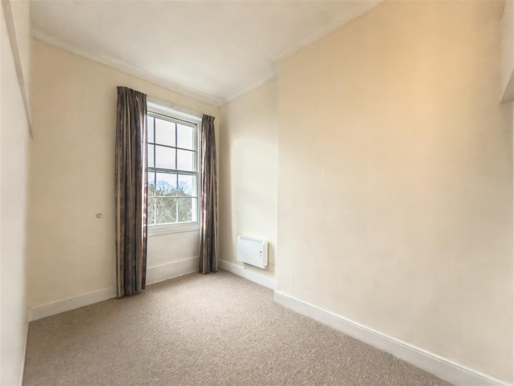 Flat Prestbury Road in Cheltenham