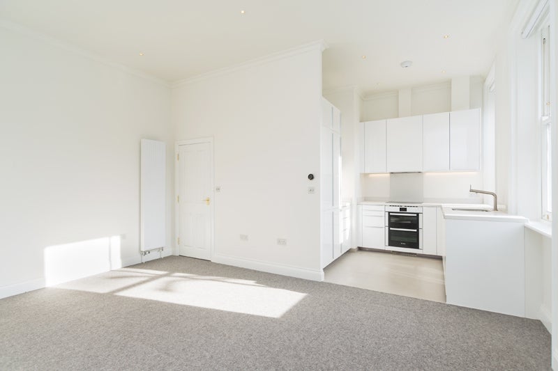Flat Willow Road in Greater London