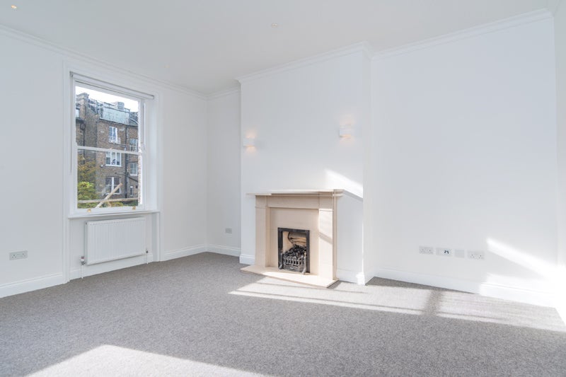 Flat Willow Road in Greater London