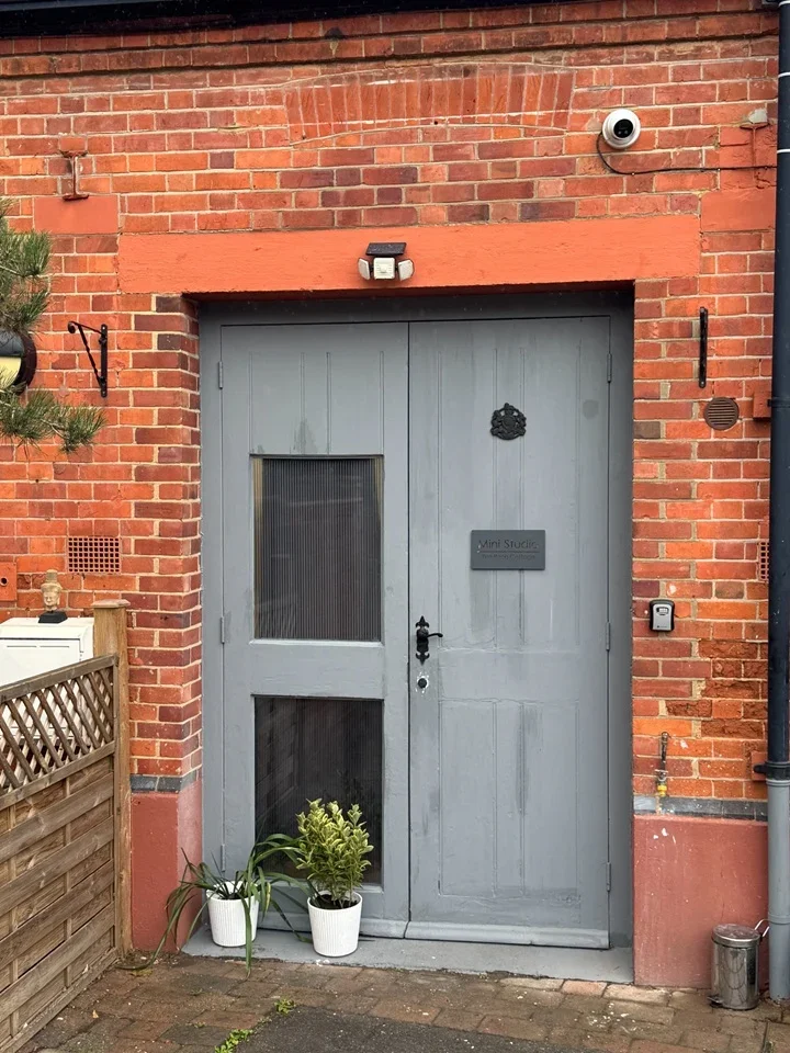 Flat Easton Street in High Wycombe