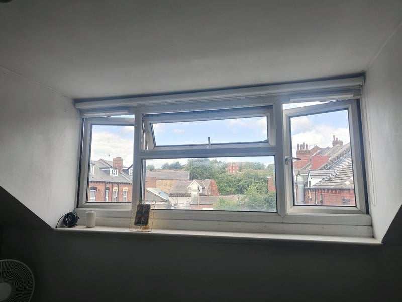 Room Burley Lodge Road in Leeds