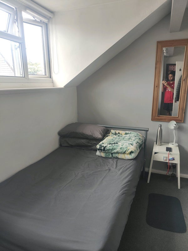 Room Burley Lodge Road in Leeds