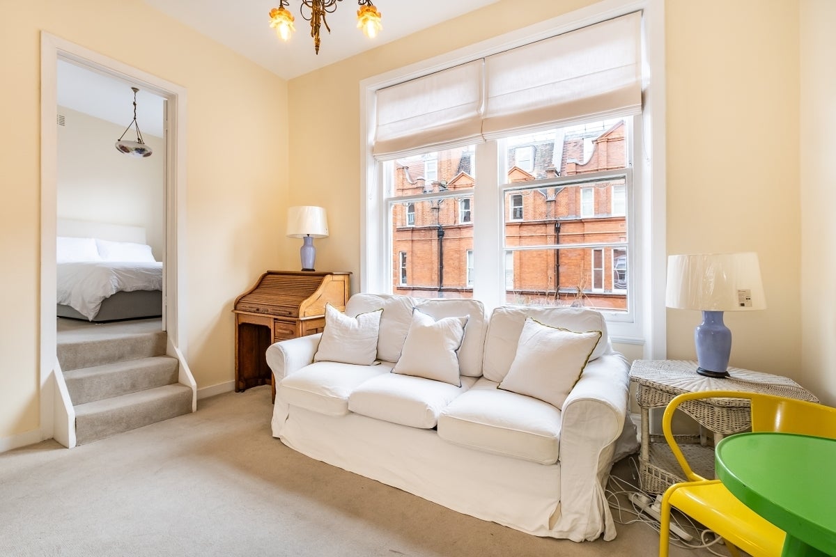 Flat Egerton Gardens in Greater London