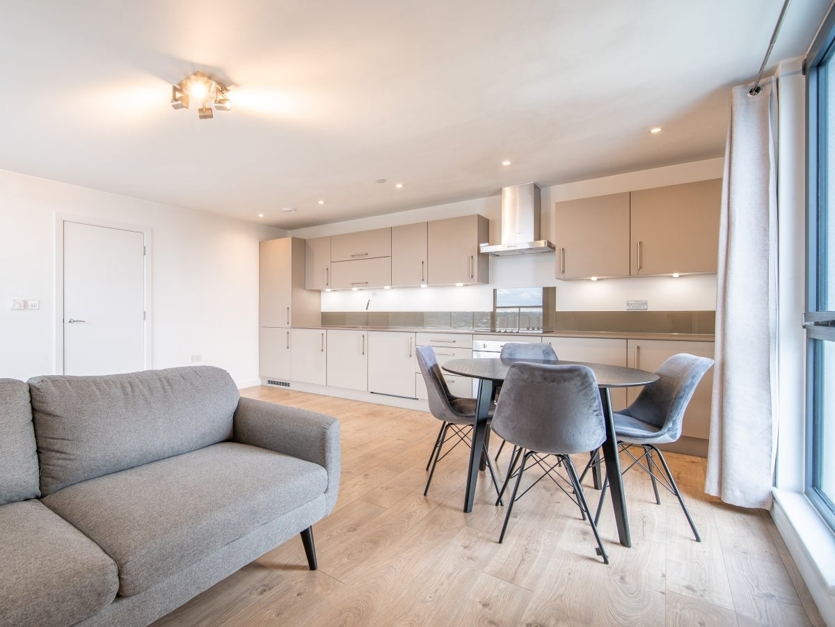 Flat Thurstan Street in Greater London