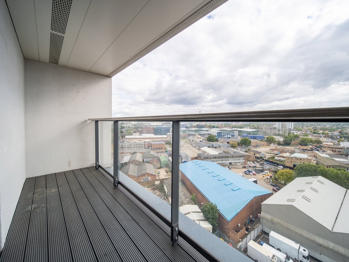 Flat Thurstan Street in Greater London