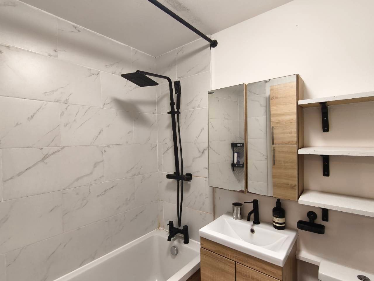 Flat Durward Street in Greater London