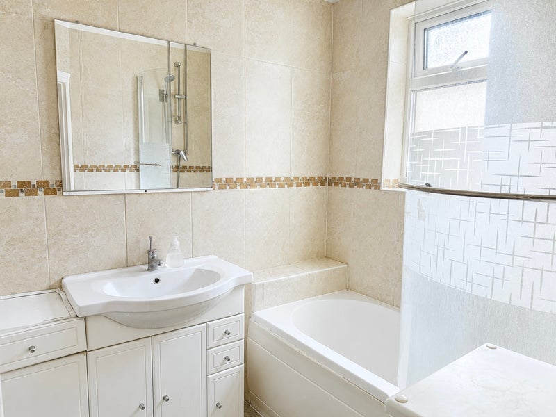 Room Clements Road in Greater London