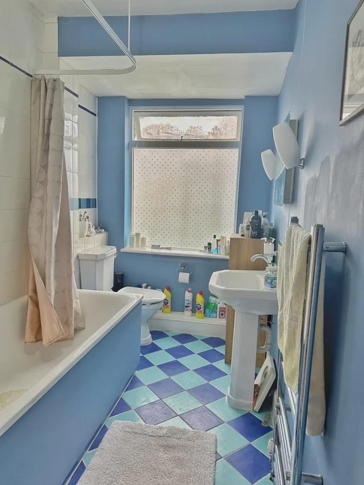 Room Briarwood Road in Greater London