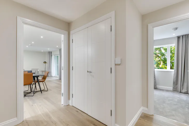 Flat Elsinore Gardens in Greater London