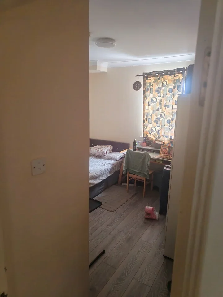Room High Street in Greater London